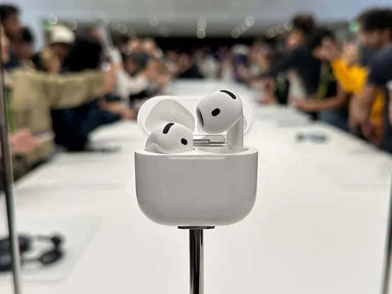 Apple AirPods 4 ANC – Unique open-style earbuds with ANC.