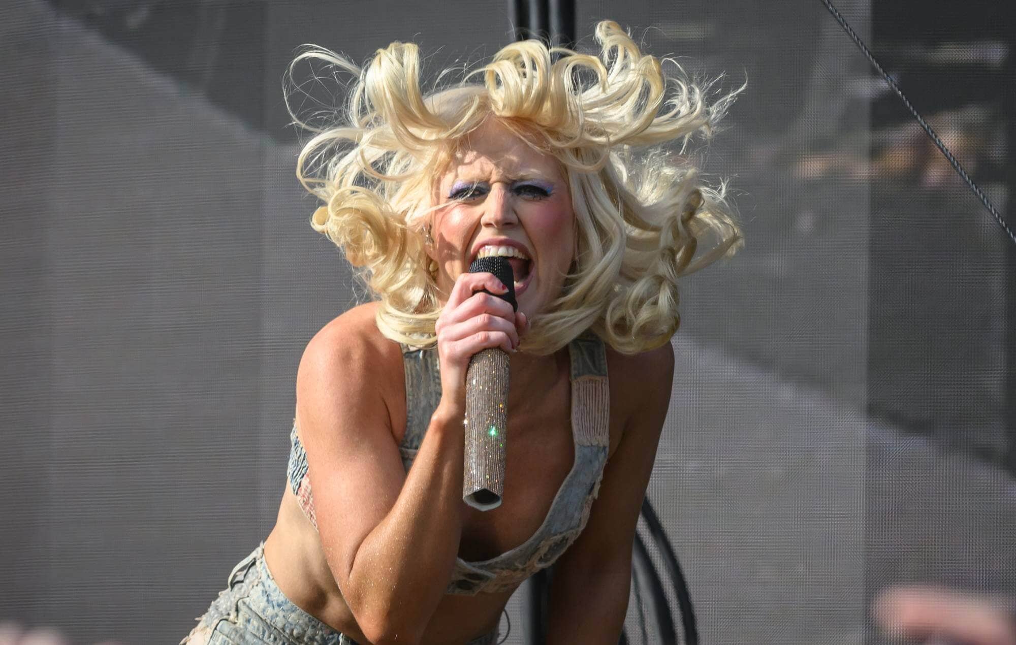 Amy Louise Taylor performing with Amyl and the Sniffers