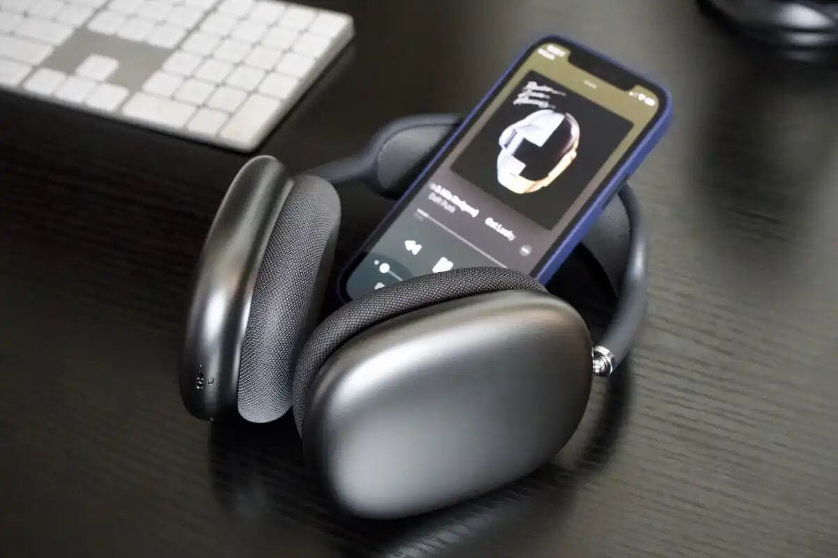 Next Generation AirPods Max 2 design