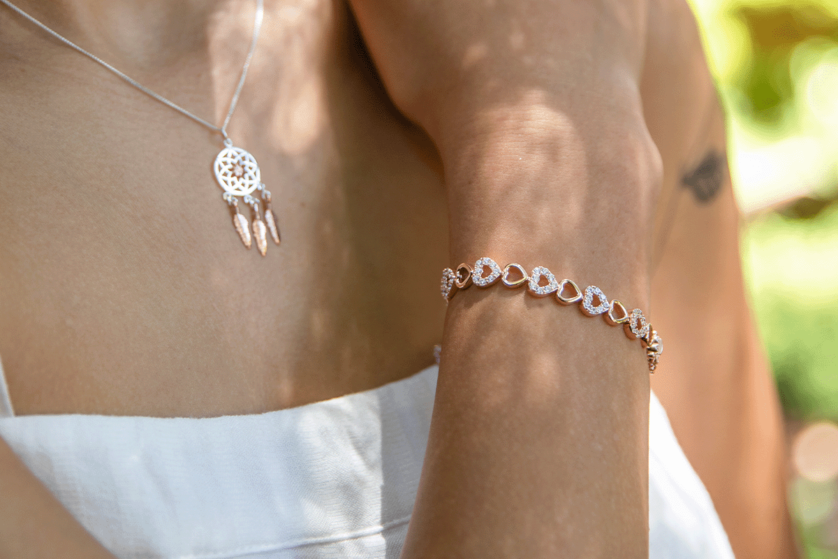 What Jewellery to Wear with Your Wedding Dress