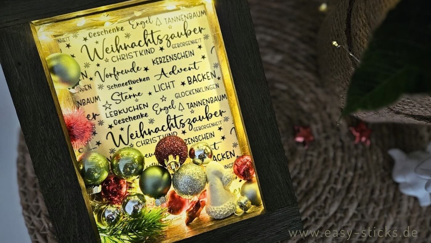 Weihnachts-Leuchtbild basteln mit Easy-Sticks – festliche DIY-Deko mit Lichterkette und Kugeln