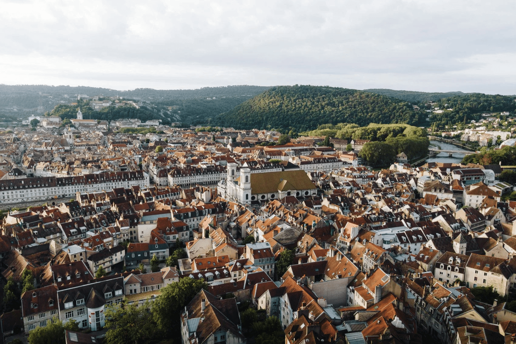 Où faire estimer et vendre une collection de timbres à Besançon et en Franche-Comté en 2026 ?
