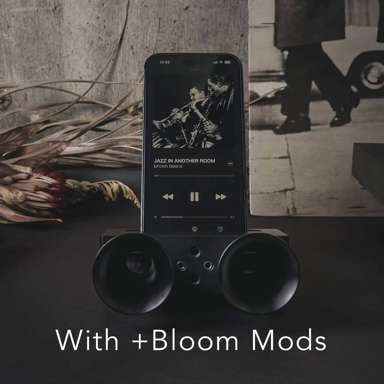 The iSpeakers’ smooth metal surface and understated proportions