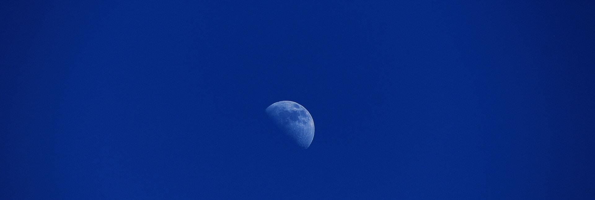 moon-Blue769918_1920