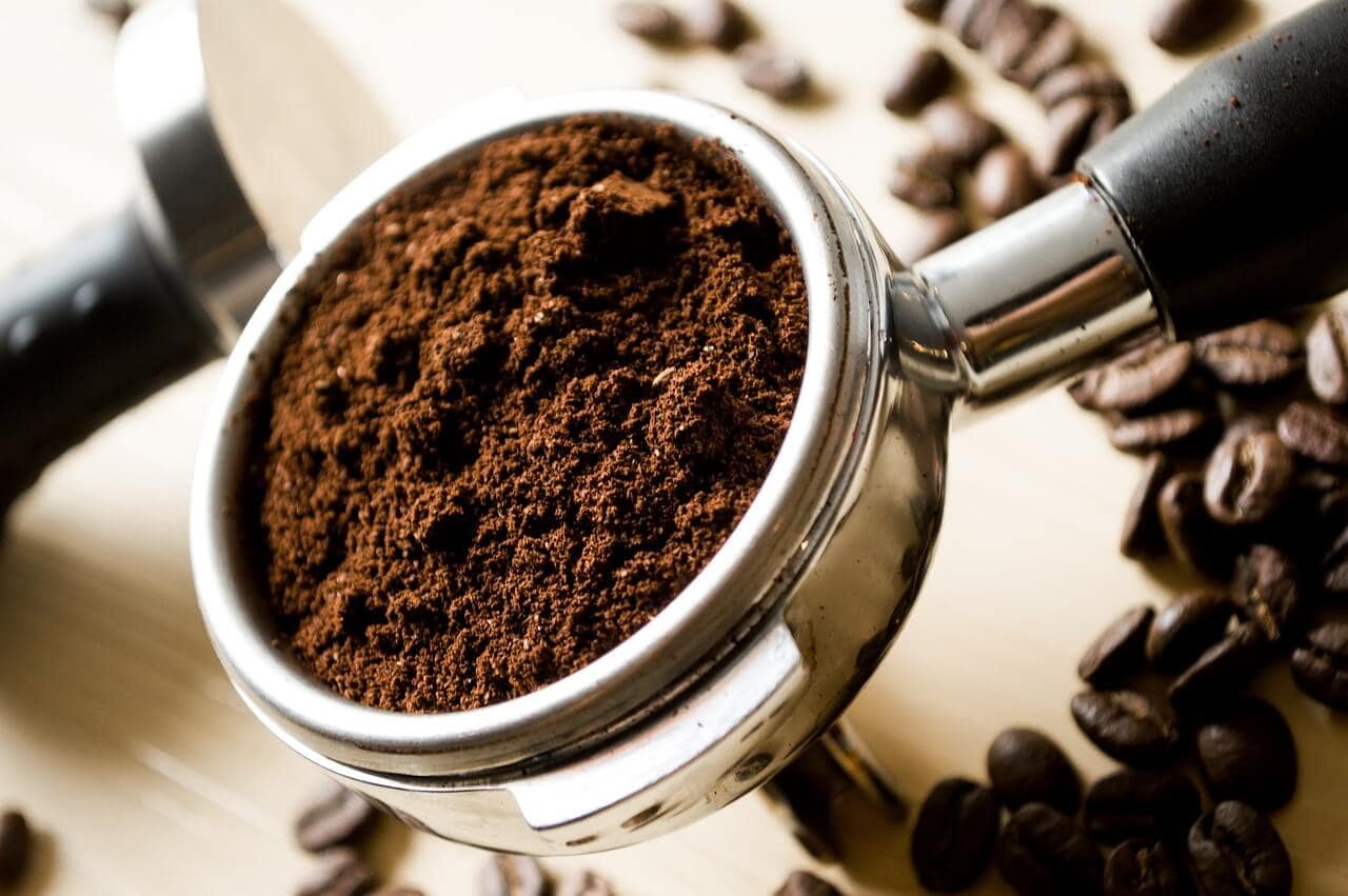 portafilter filled with freshly ground coffee