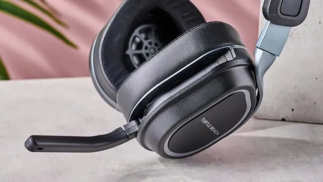 Close-up on ear cups of Turtle Beach Stealth 700 Gen 3
