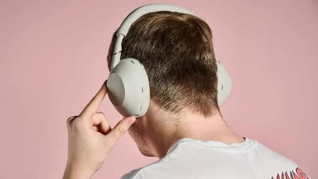Experience next-level noise cancelling with the upgraded QN3 processor and 12 microphones.