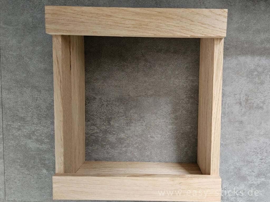 Boden für die Kiste kleben