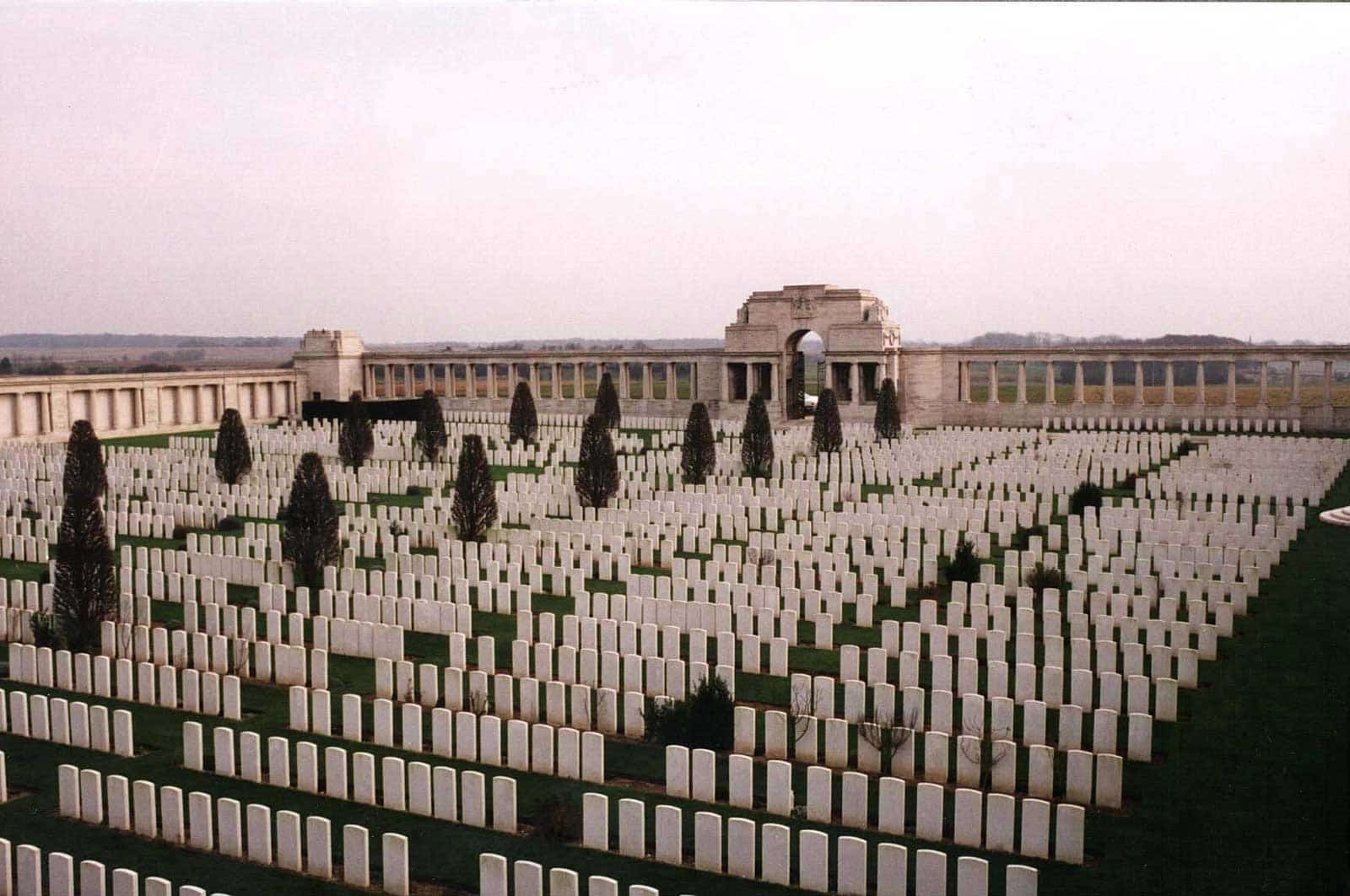 WAR GRAVES & MEMORIALS - FAMILY RESEARCH