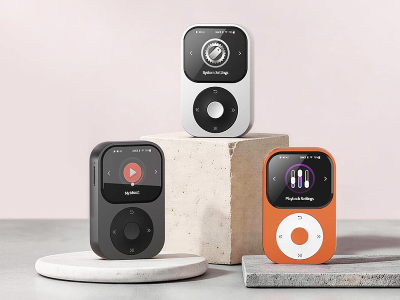 Shanling Q2 pocket music player with circular control