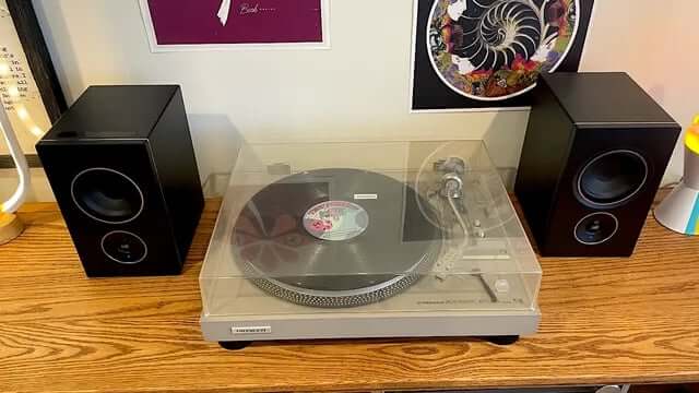 Top Speakers for Playing Vinyl Records: Best Picks for Rich Sound in 2025