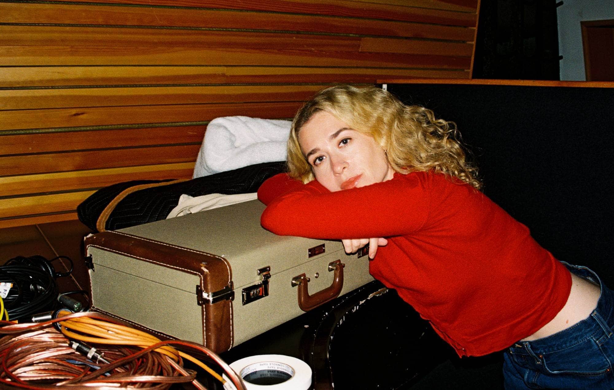 Blondshell Zoe Donahue