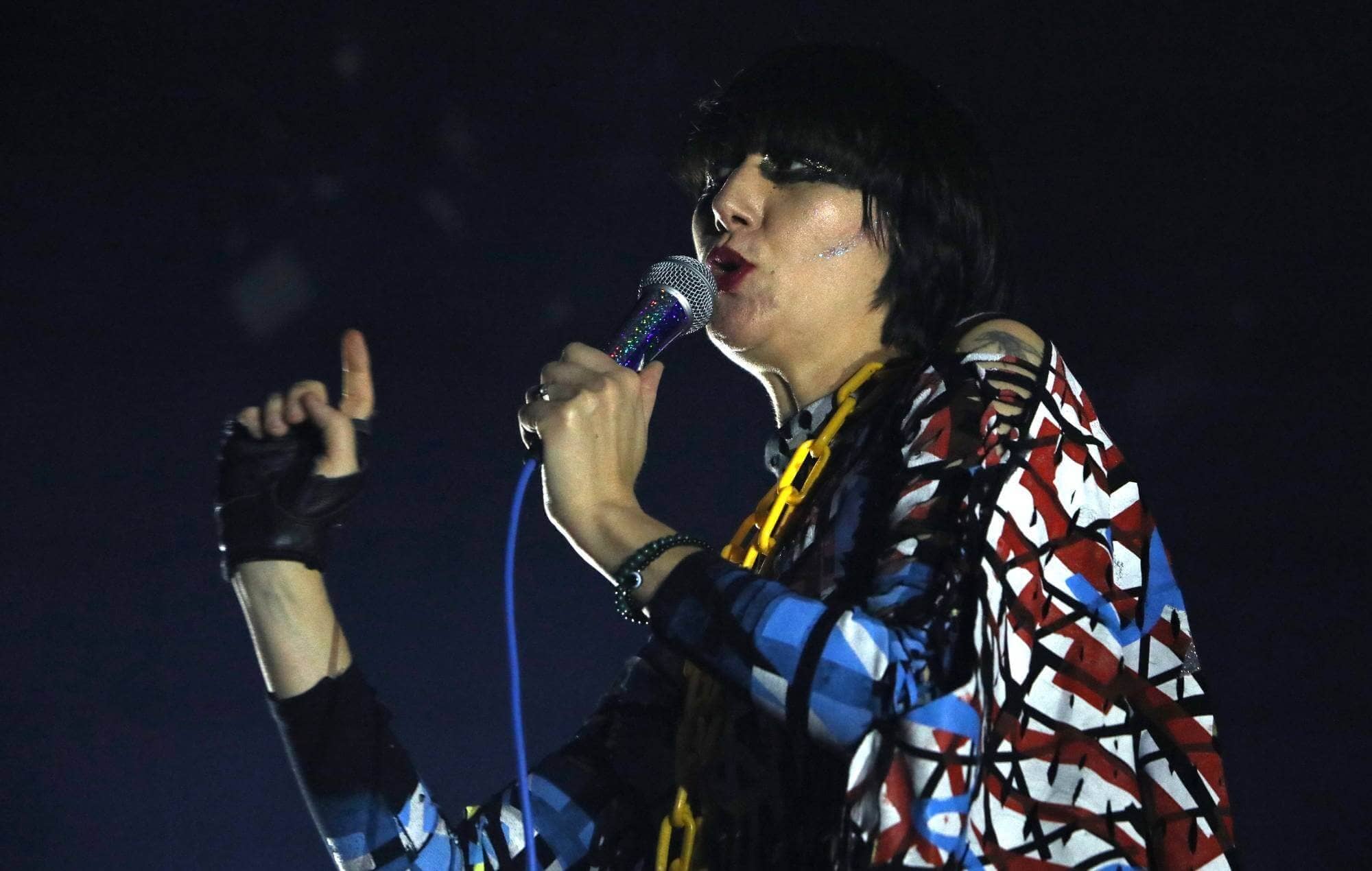 Yeah Yeah Yeahs live on stage