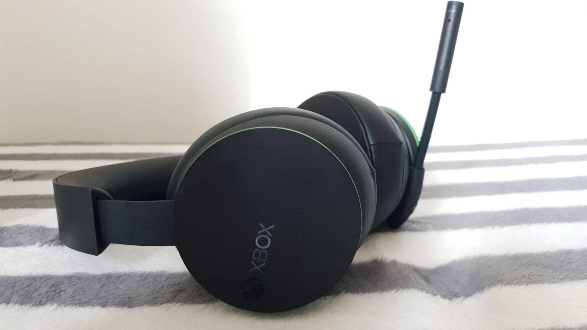 Side view of Xbox Wireless Headset showing mic arm