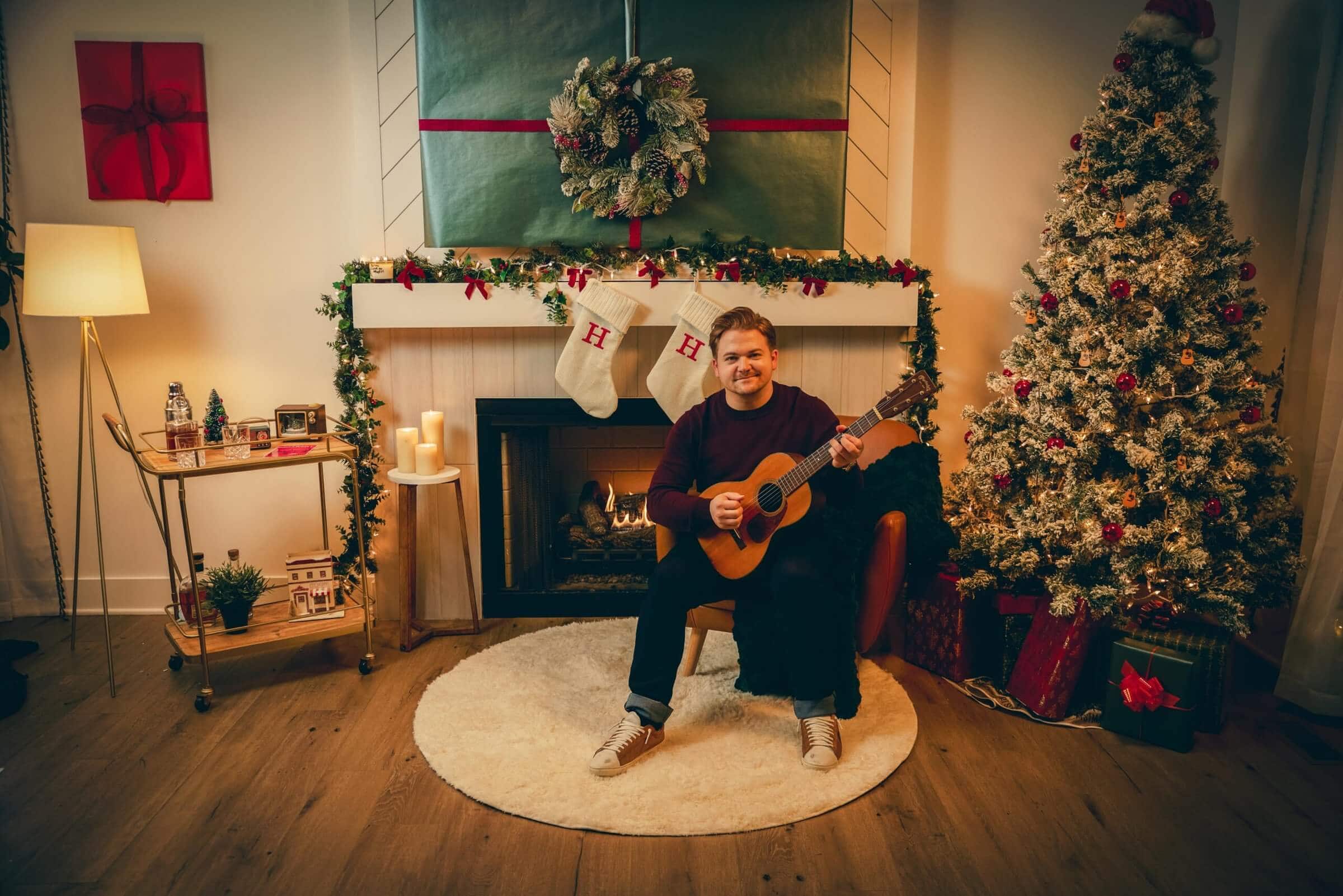 Hunter Hayes Unveils ‘Evergreen’ Holiday EP & Chosen as 2025 Gatlinburg Christmas Parade Grand Marshal