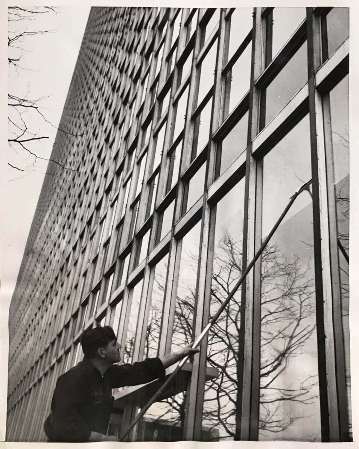 Evolution of window cleaning poles from basic Tucker poles to modern water fed systems