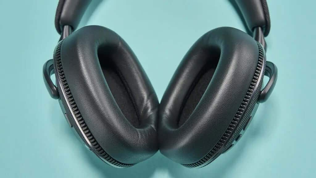 Bowers & Wilkins PX7 S3 design detail