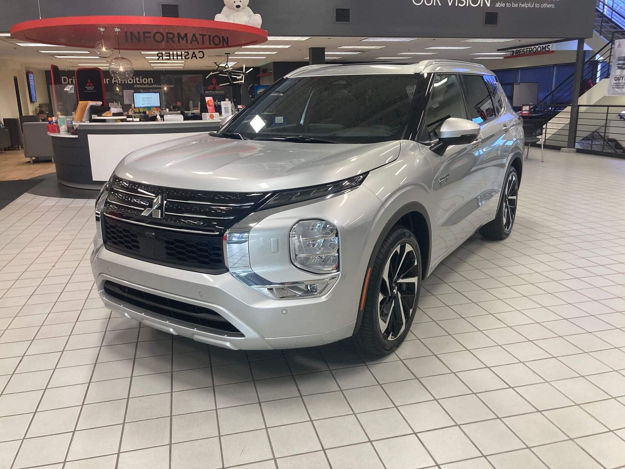 Mitsubishi Adds PHEV to 2023 Outlander Lineup