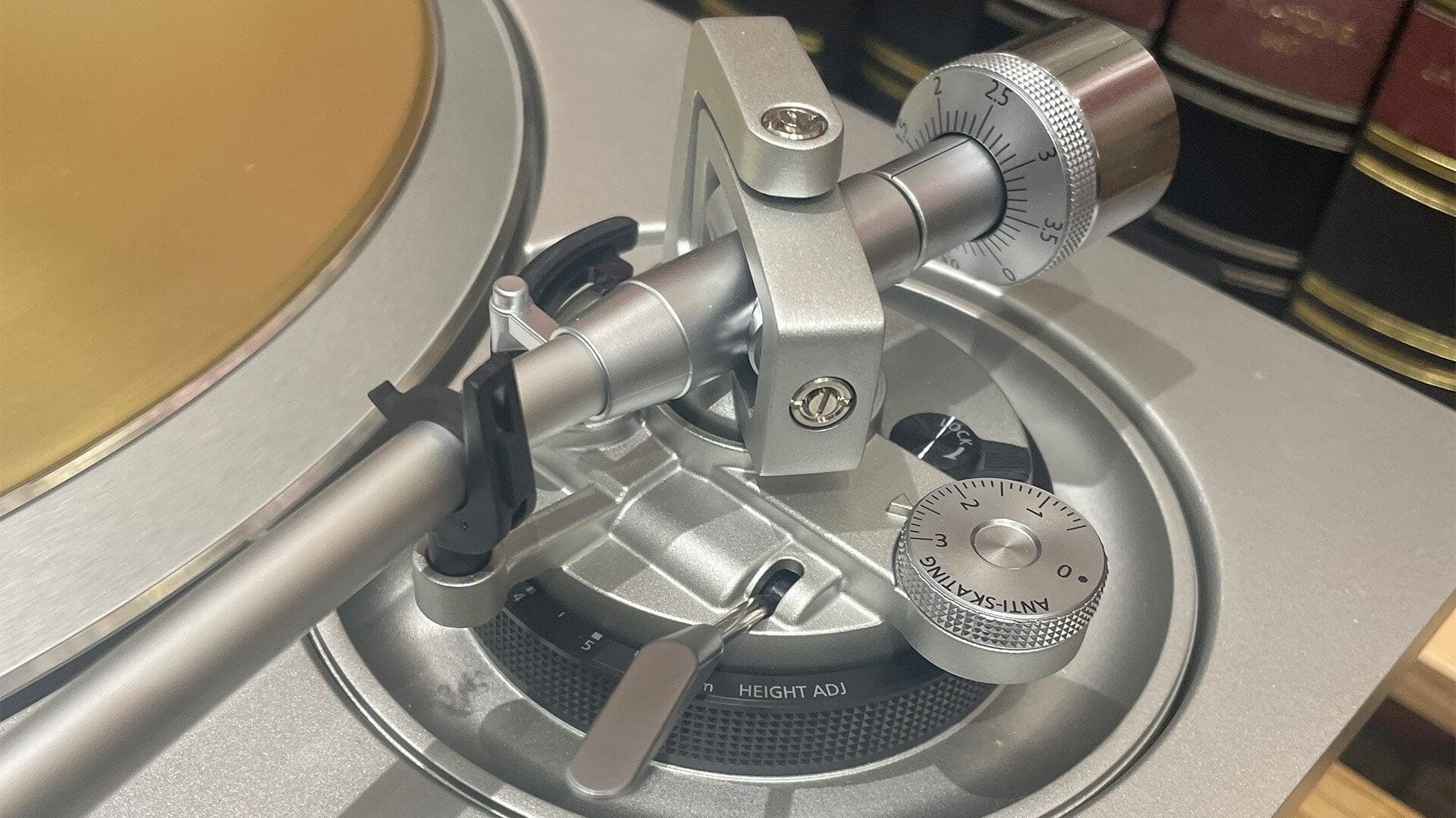 Technics SL-1300G Review: Durable, User-Friendly, and Pleasant to Use Turntable