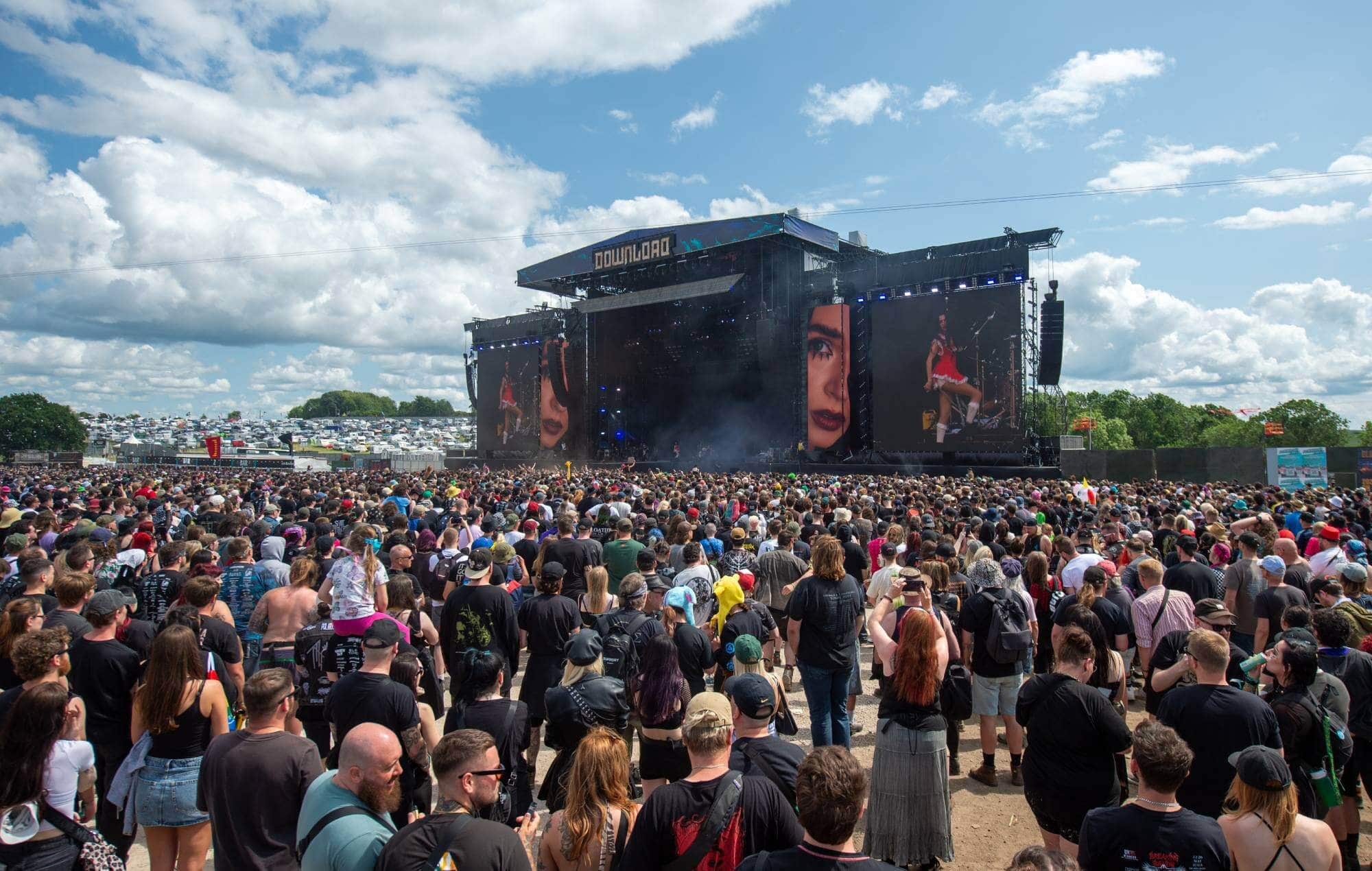 Download Festival crowd and stage