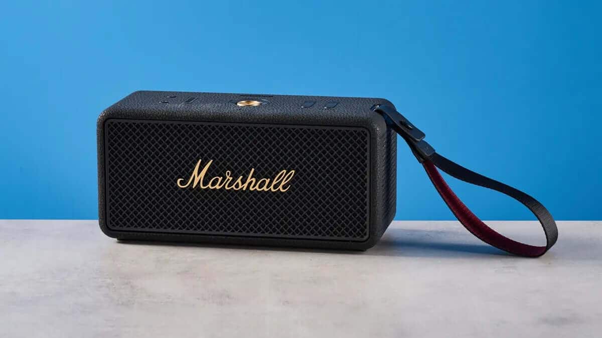 The speaker's stereo effect is subtle but noticeable, adding a layer of richness to your tunes.