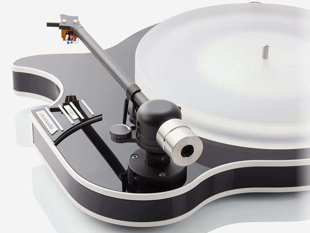 Detail of the precision CNC-machined aluminum sub-platter and high-density platter.