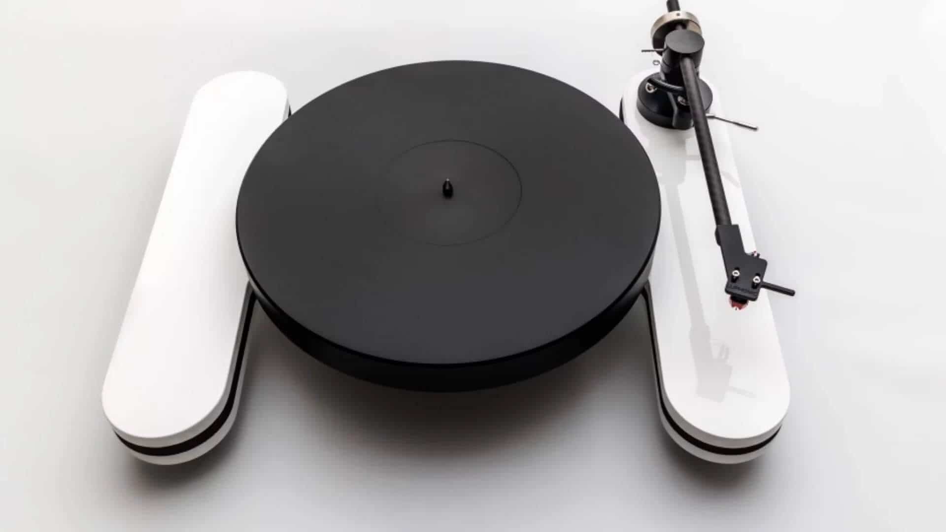 Corian layers and damping materials form the H2's solid chassis, reducing unwanted vibrations