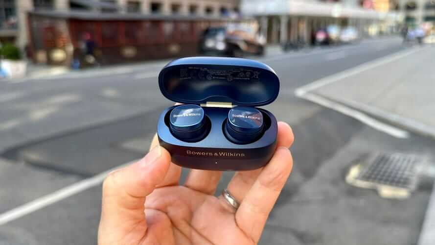 Bowers & Wilkins Pi8 earbuds