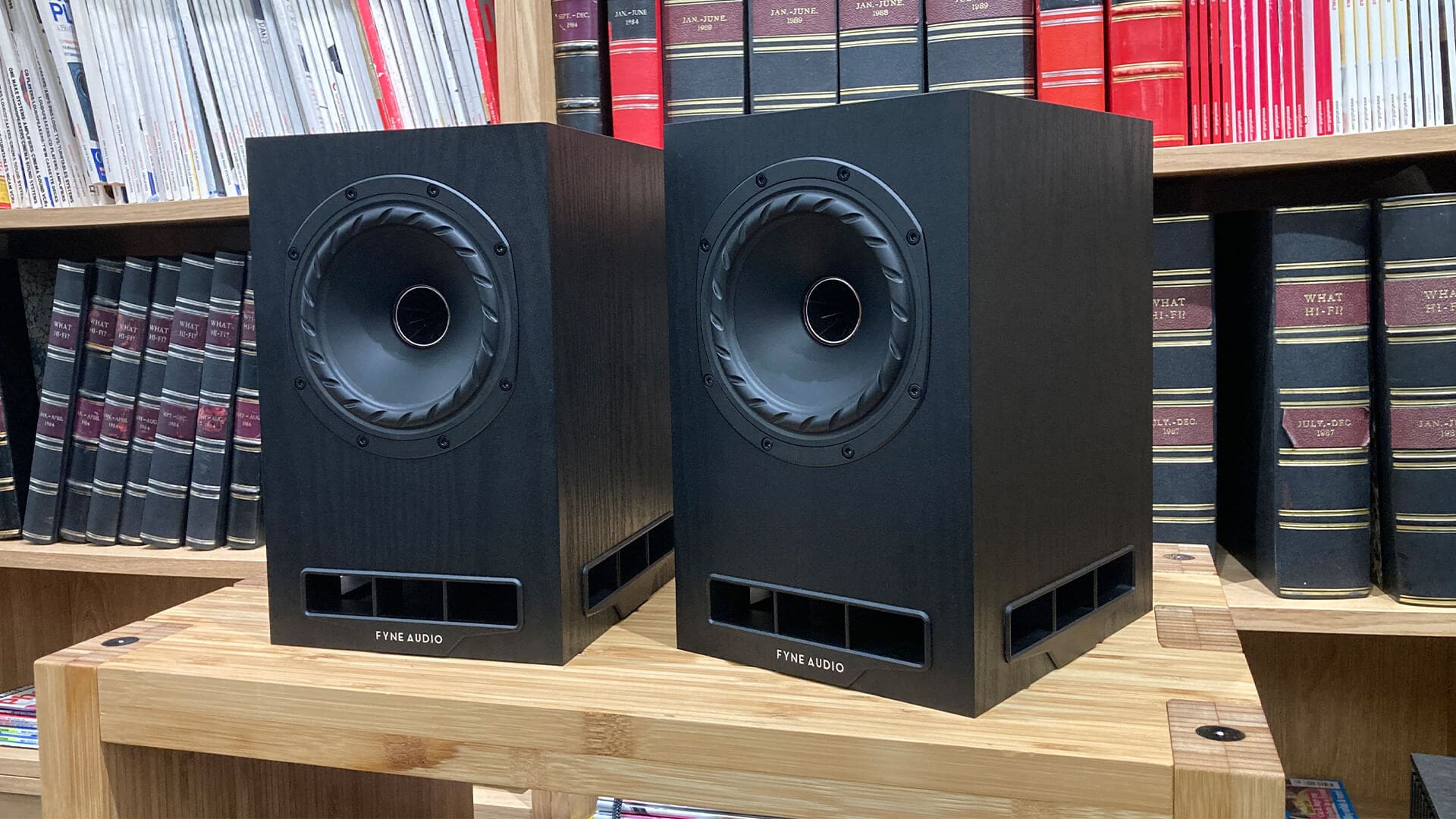 Fyne Audio F5E compact bookshelf design
