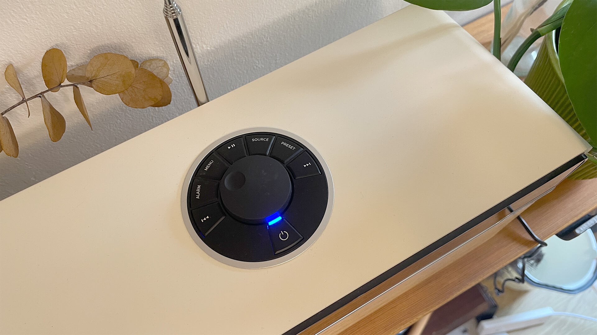 Top-mounted RotoDial control offers tactile, intuitive command.