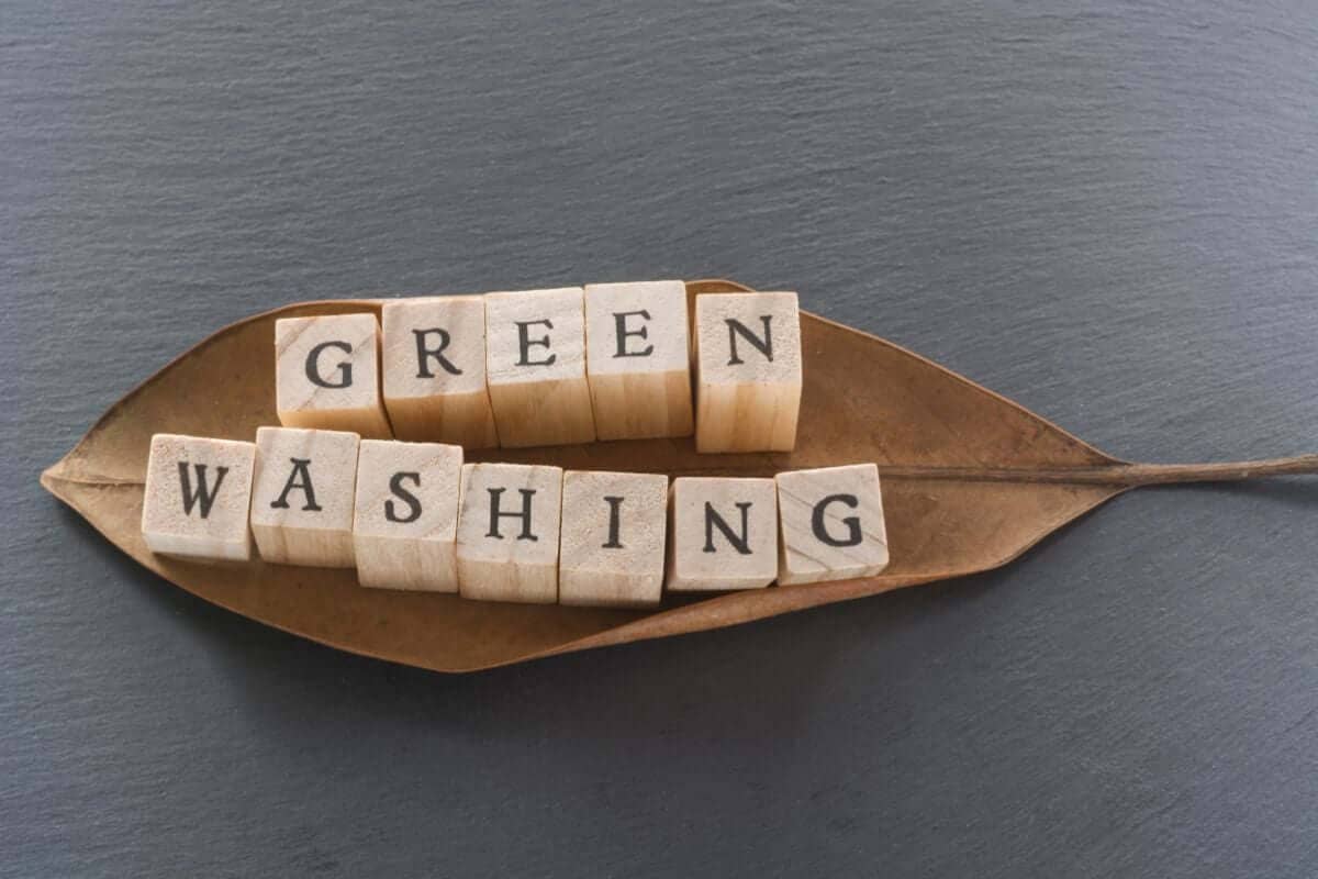 How to Read a Cleaning Product Label (And Spot the Greenwashing)