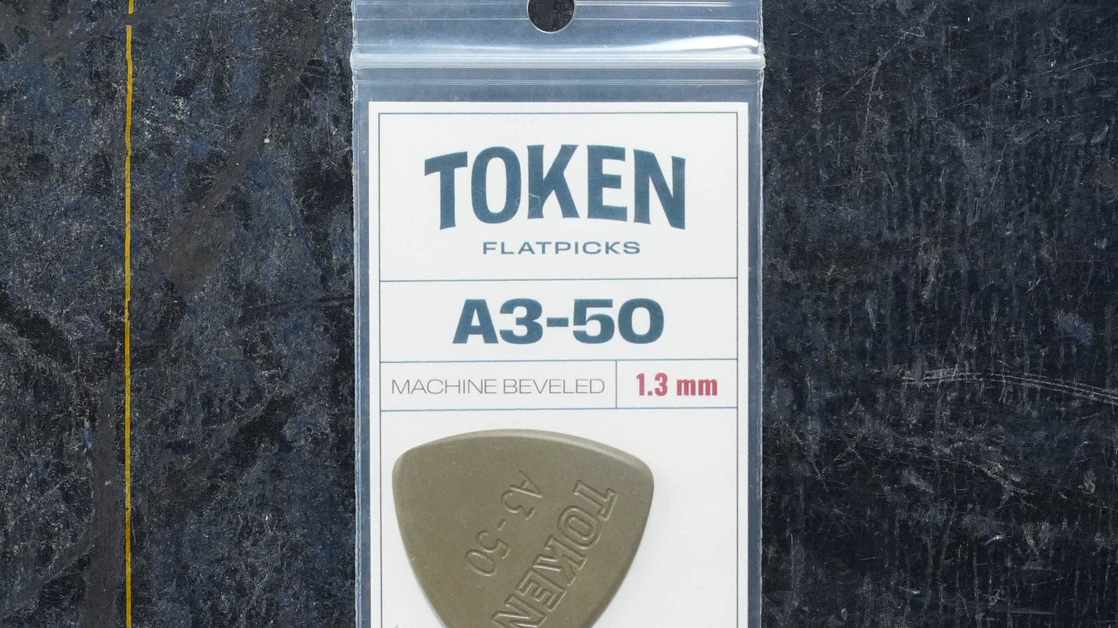 Guitar Pick Guide: How Thickness, Material and Shape Change Your Tone