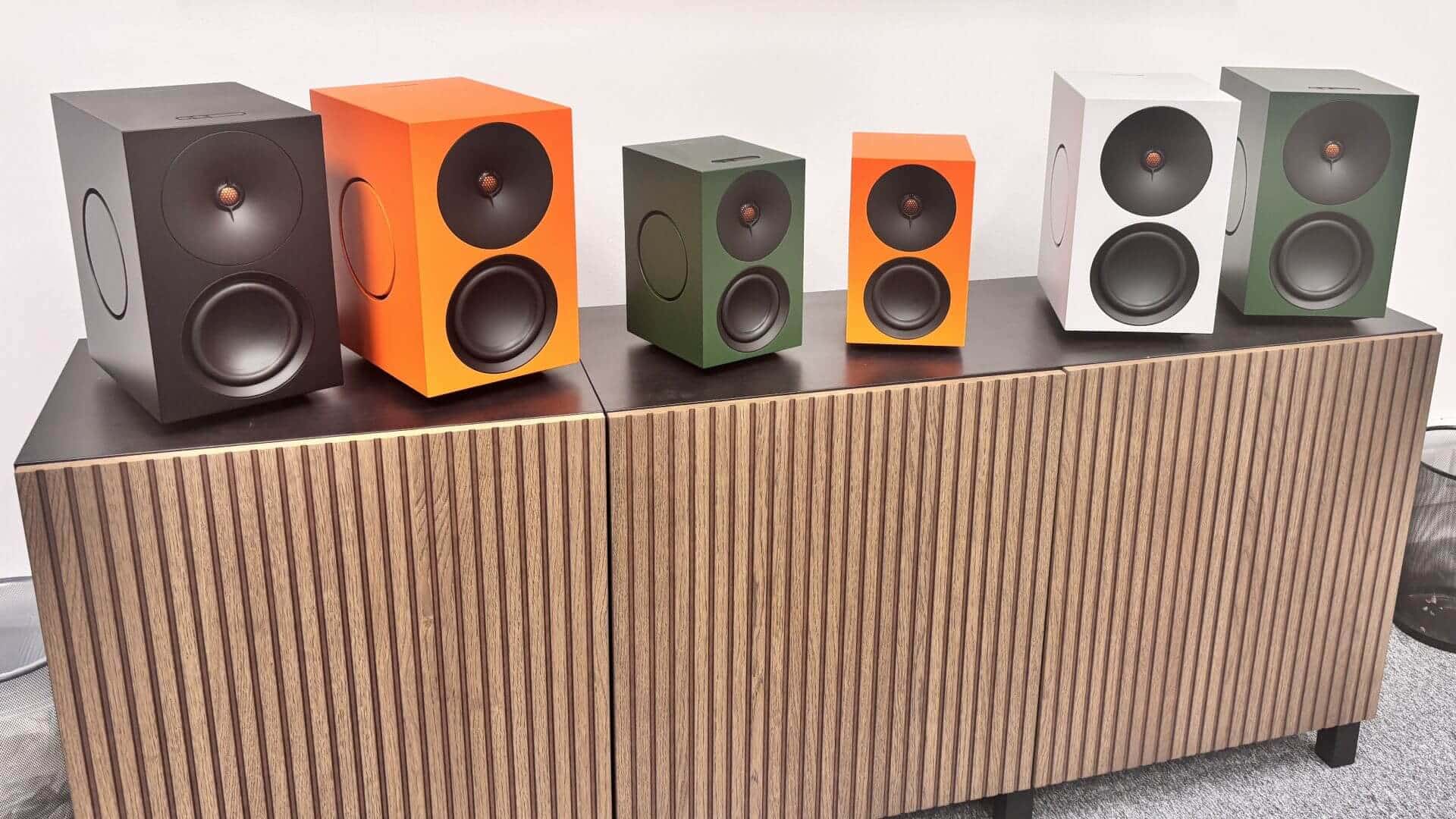 Cambridge Audio L/RX speaker with minimalistic design