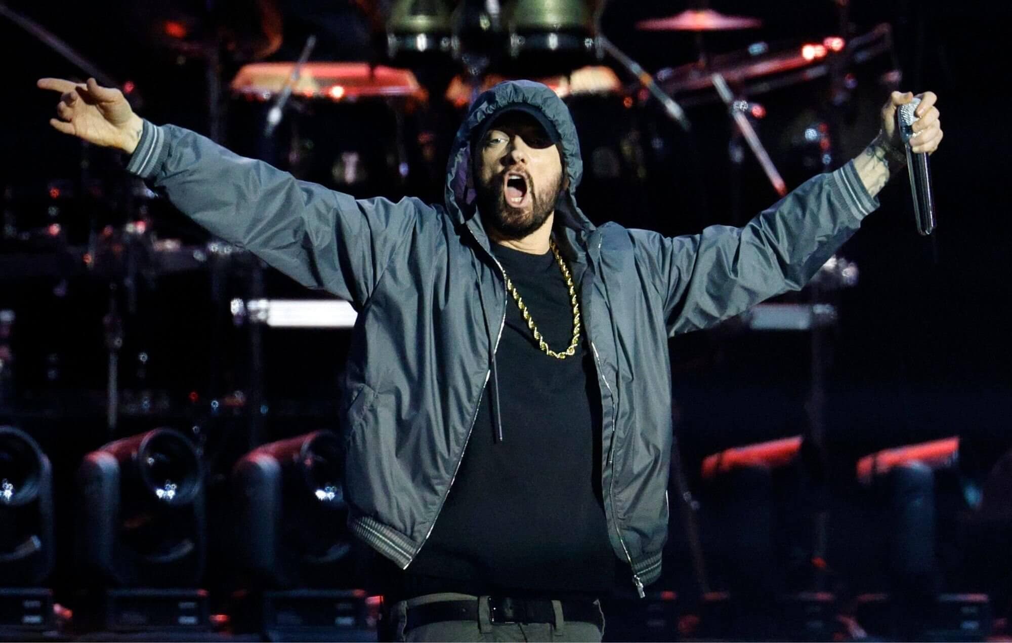 Eminem performs live