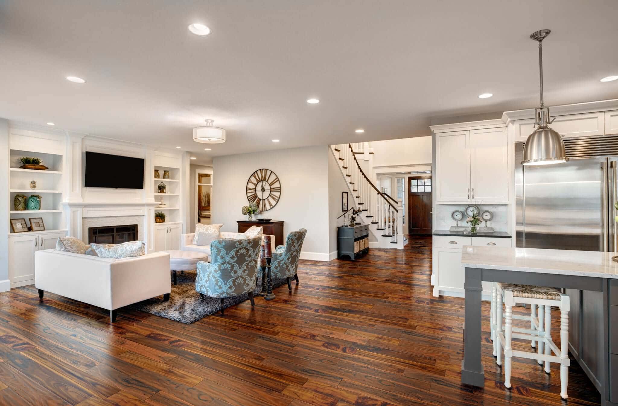 Engineered Hardwood vs. Solid Hardwood: Choosing for Your Floor Installation