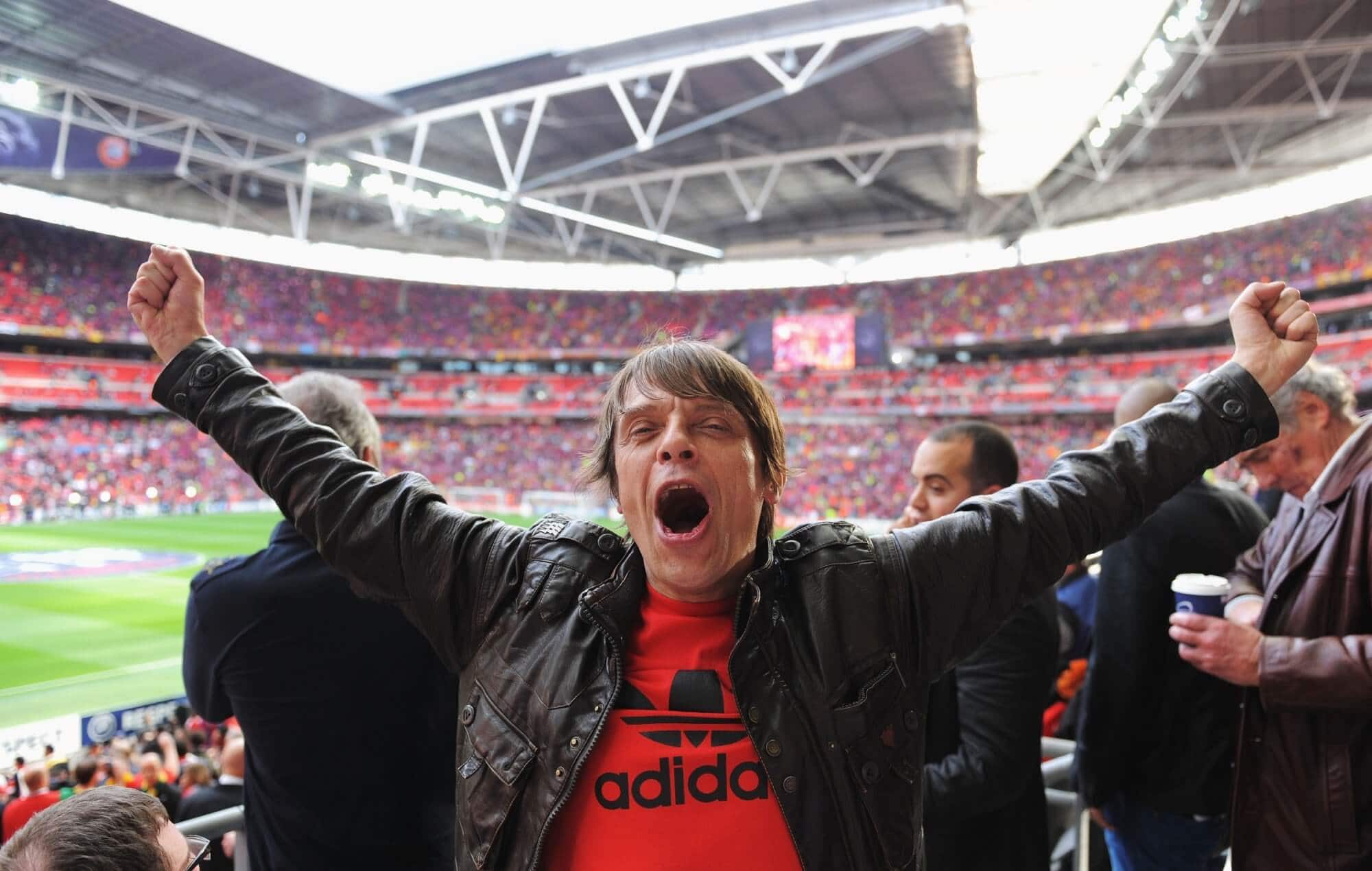 Primal Scream Honors Mani as Manchester United and Fans Pay Tribute: “His Light Shines On”