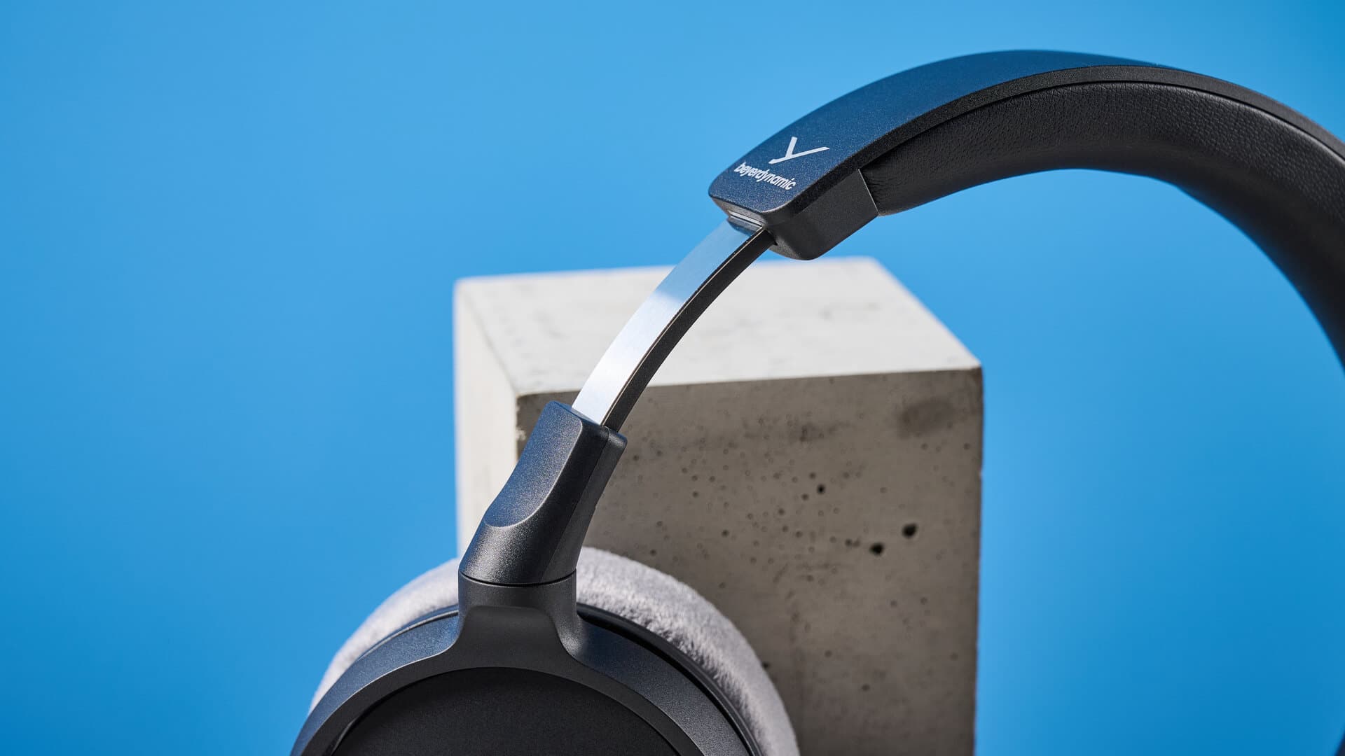 Beyerdynamic DT 270 Pro close-up