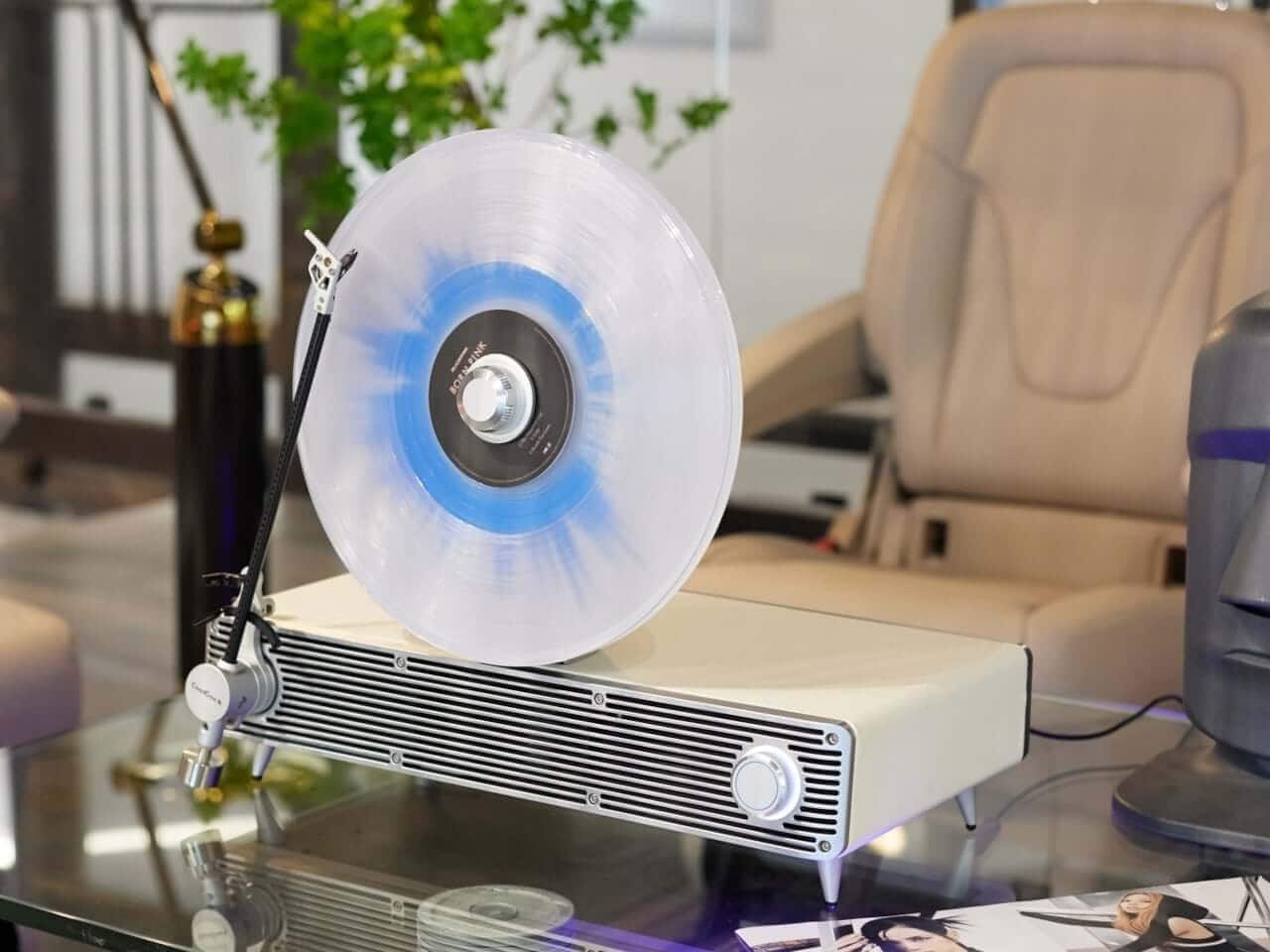 Vertical Vinyl Spin: This Turntable Turns Records Into Stunning Wall Art