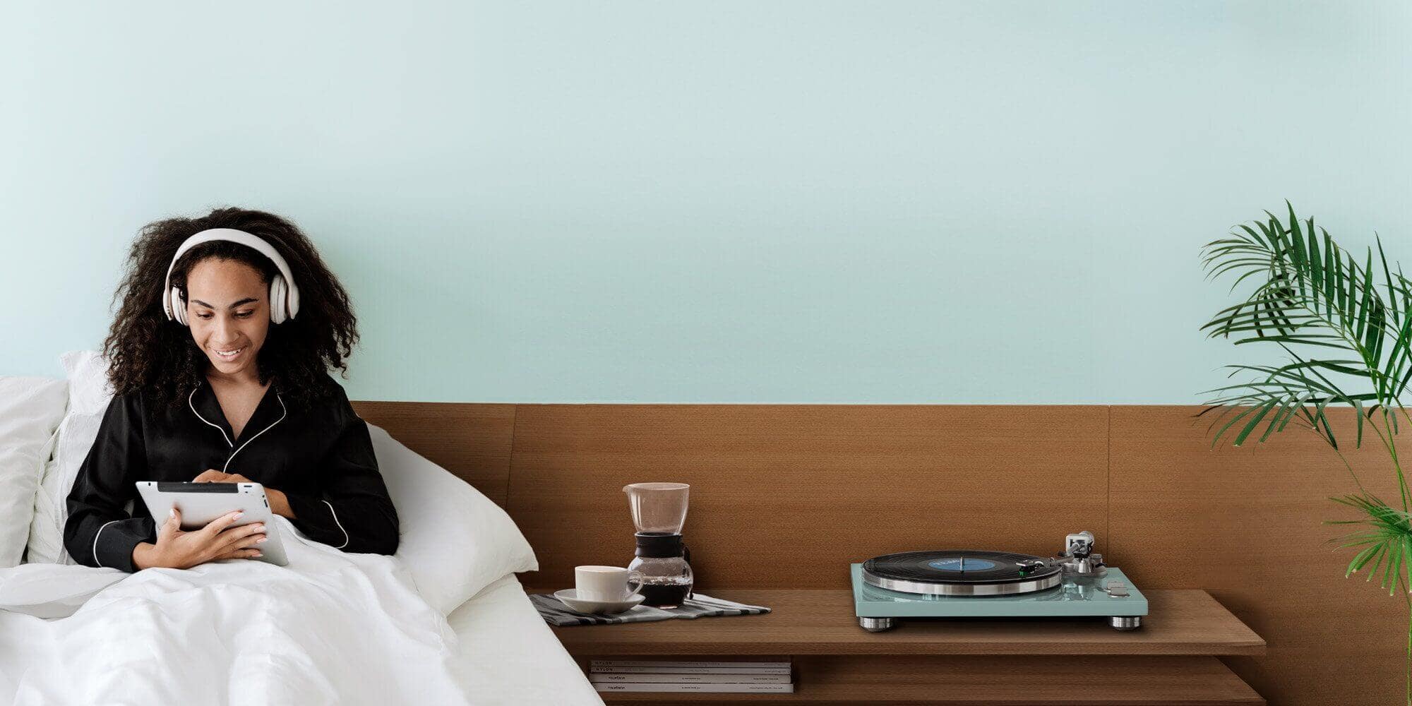 TEAC TN 400BT X/TB Limited Edition Turntable in Turquoise Blue