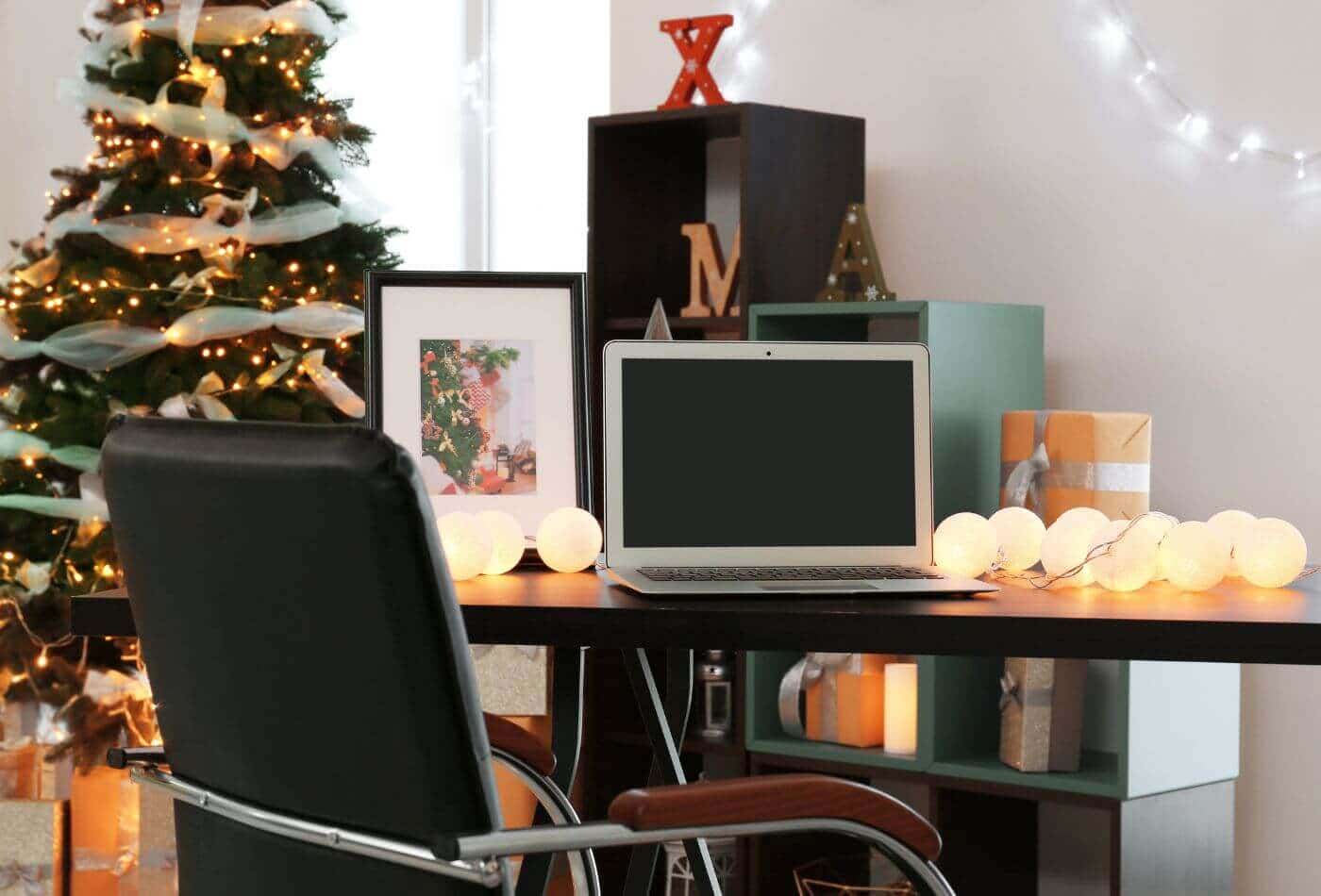 Christmas Decor Ideas For Small Office Space