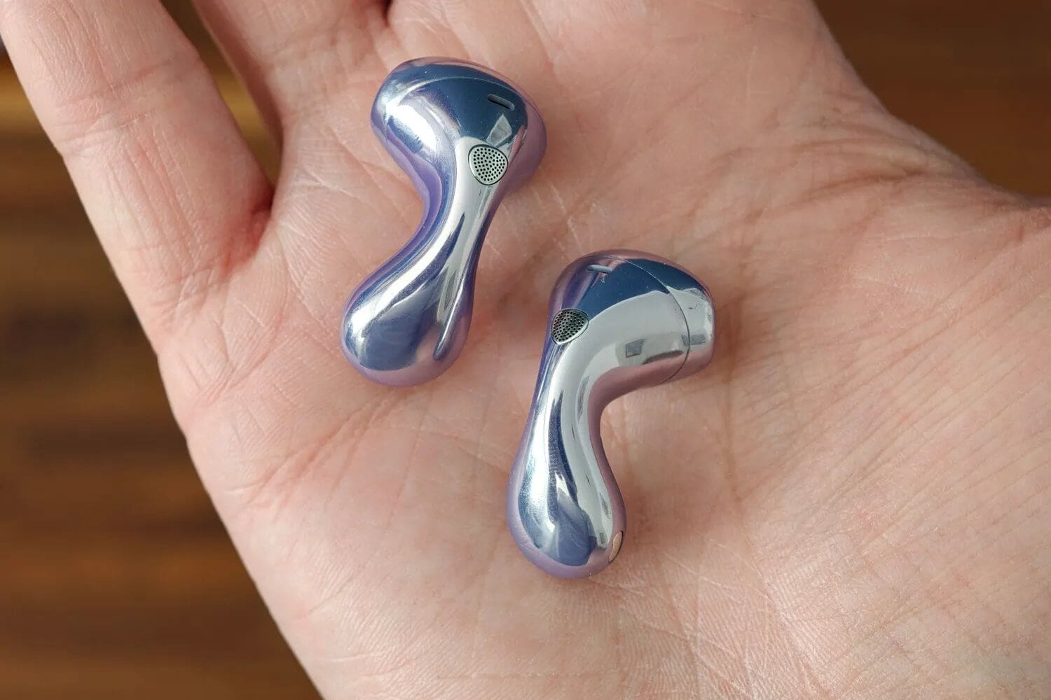 Huawei Freebuds 6 in Hand