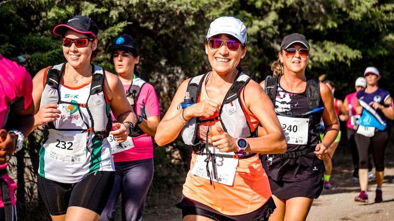 women running a marathon