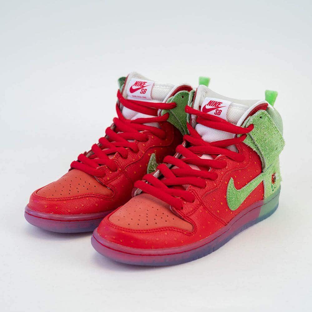 Nike SB Dunk High Strawberry Cough