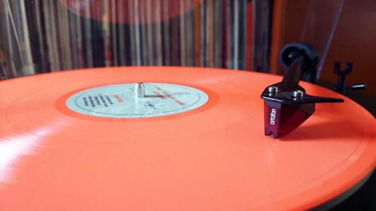 Pro-Ject Debut Carbon Evo close-up