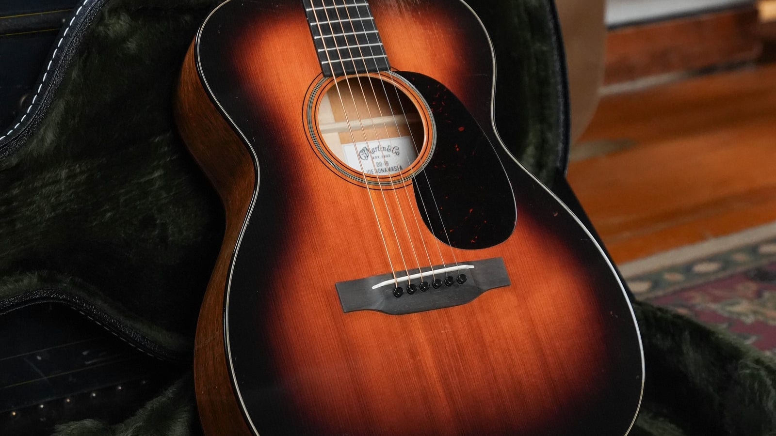 Bonamassa 00-18 Review: Martin's Printed Top Isn't What You Think