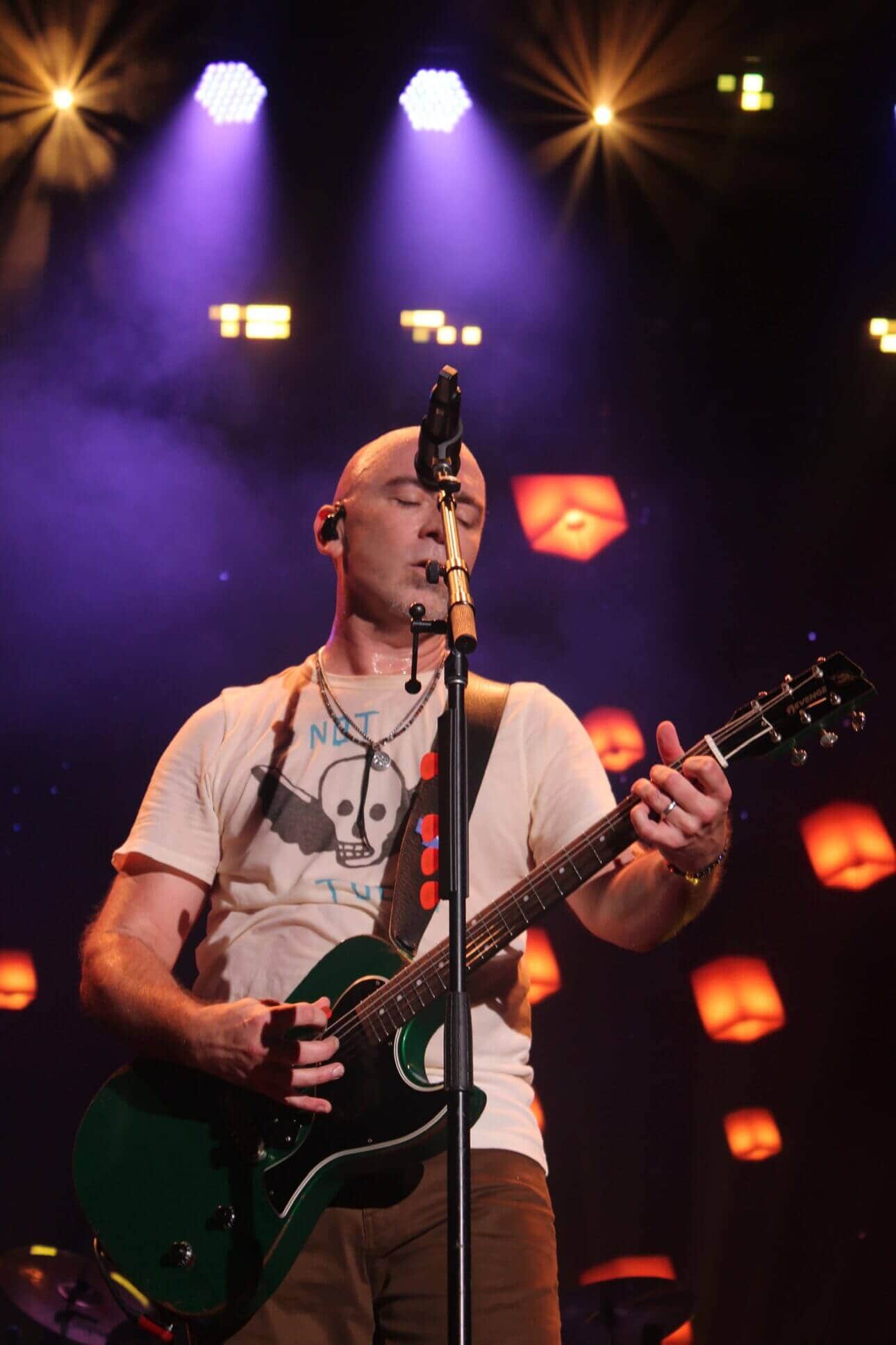 Live Performing Lightning Crashes