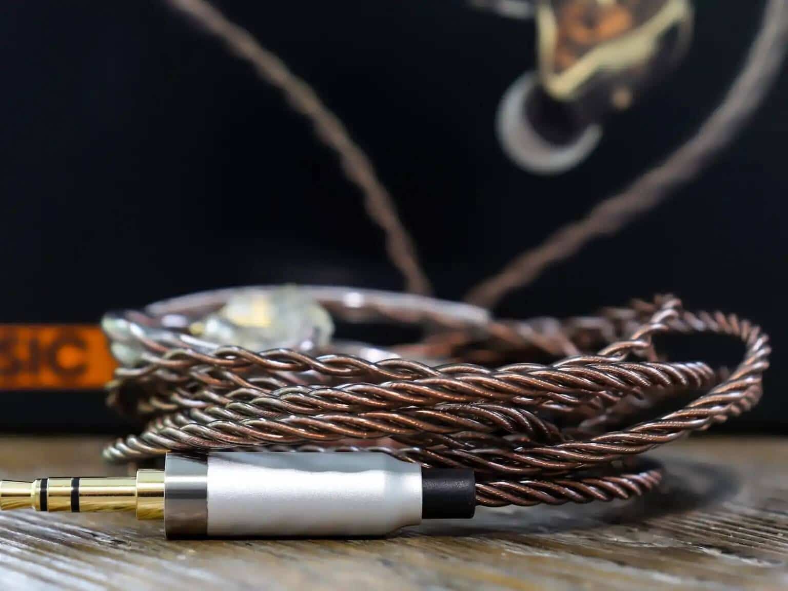 Thin, rubbery QDC-type cable