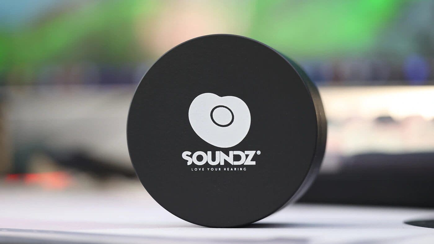 Soundz Flame – a stunning pair of in-ear monitors designed to ignite your passion for music.