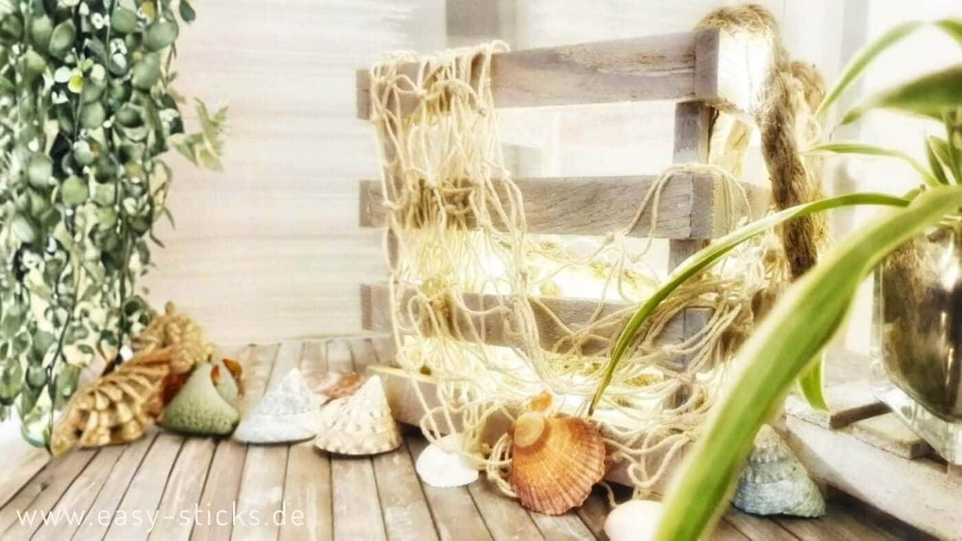 Maritime Laterne aus Easy-Sticks mit Muscheln und Jutenetz