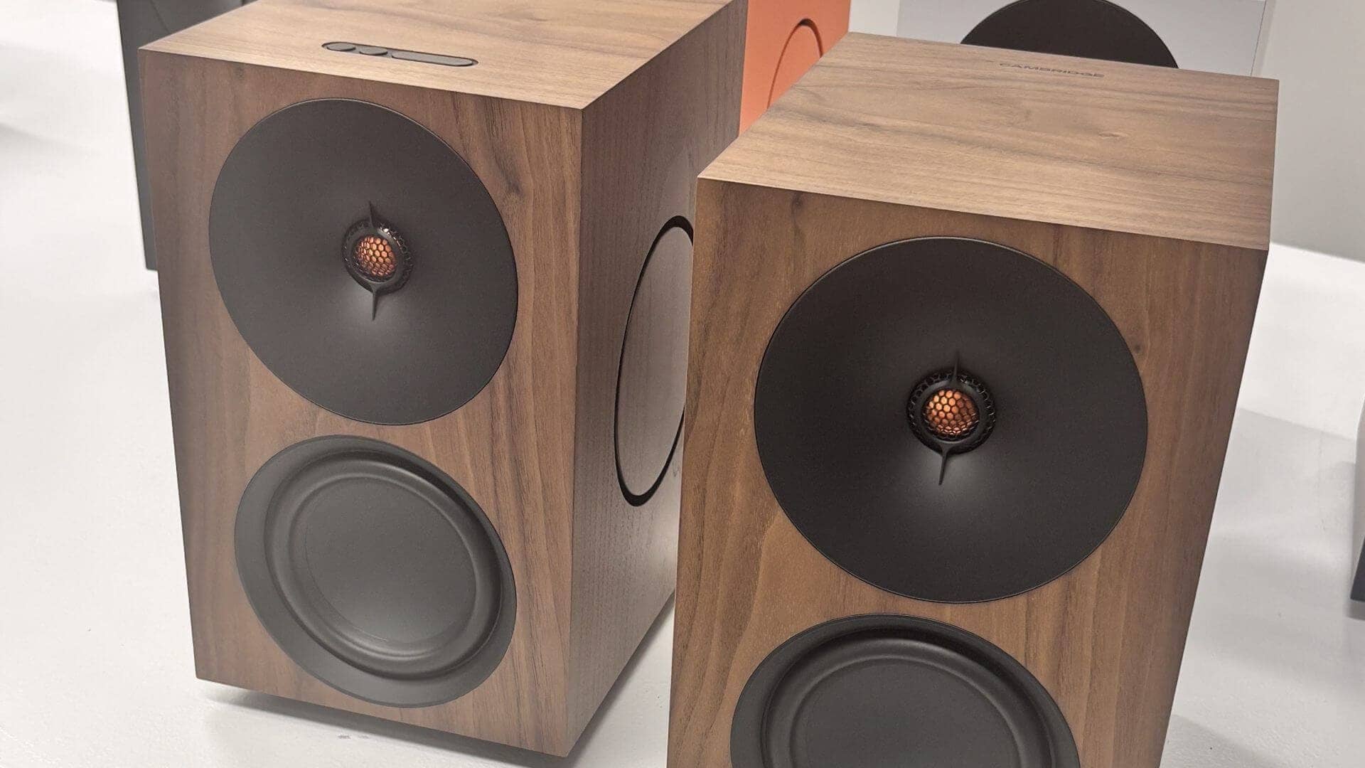Cambridge Audio L/RX on display